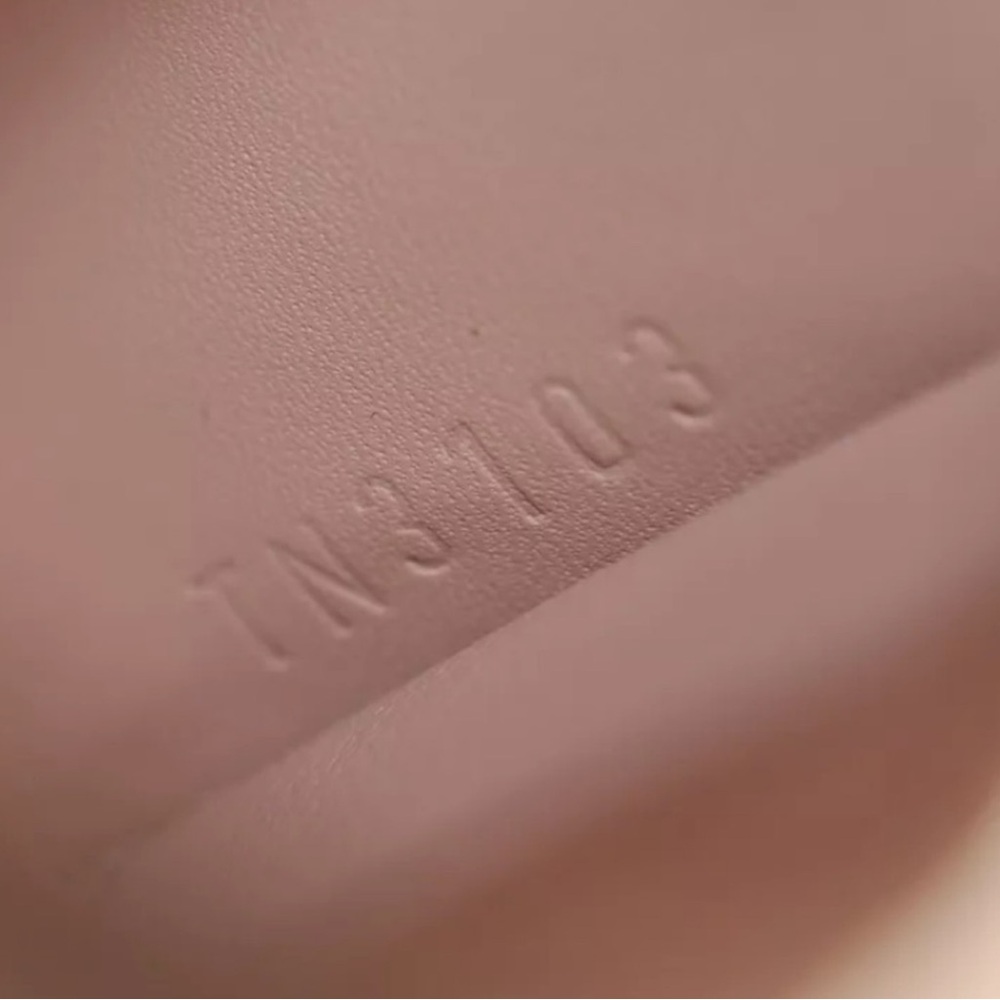 LOUIS VUITTON VERNIS PALE PINK MULTICLES KEY CASE - Picture 8 of 12